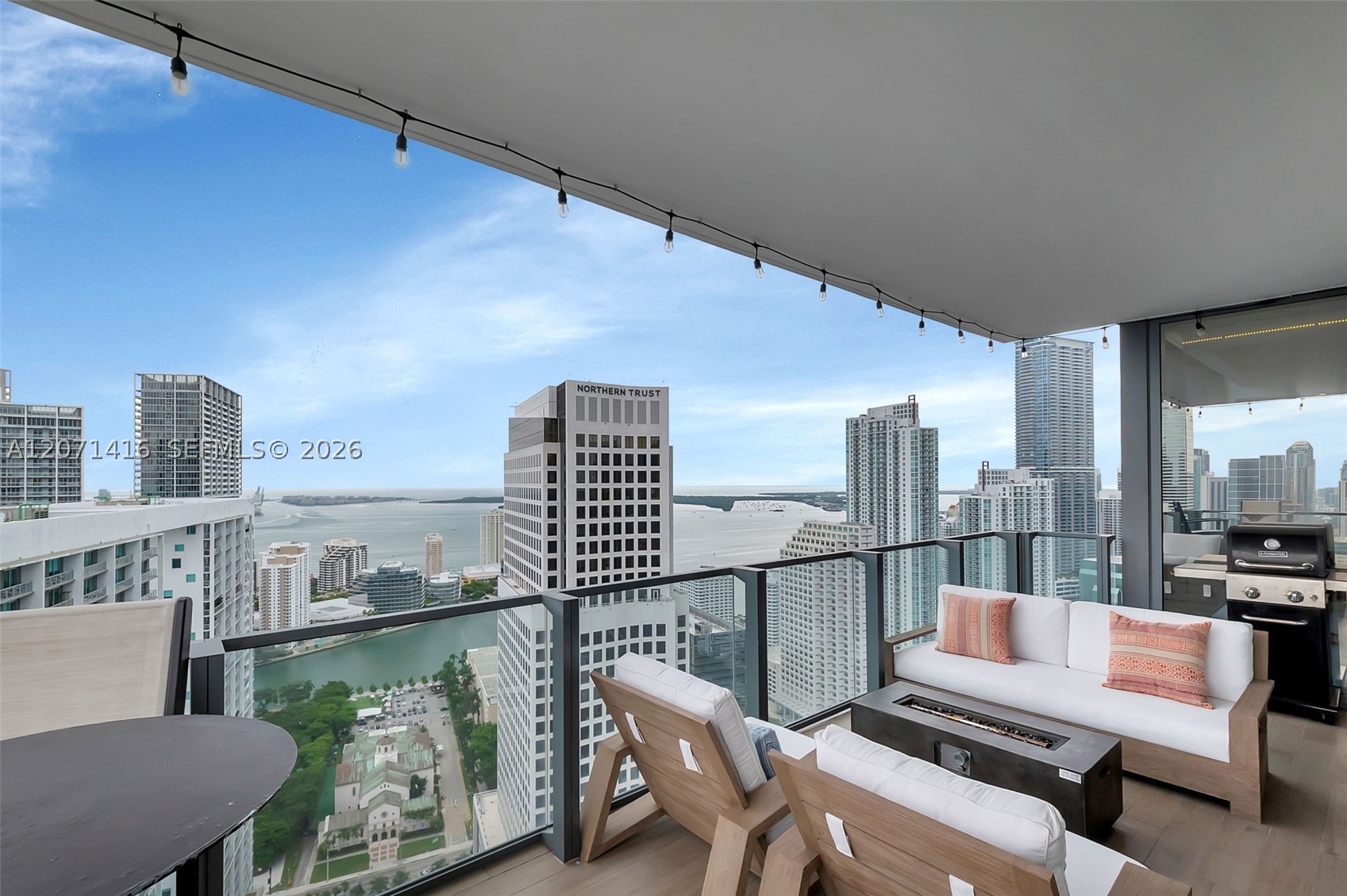 68 SE 6th St #3911, Miami FL 33131