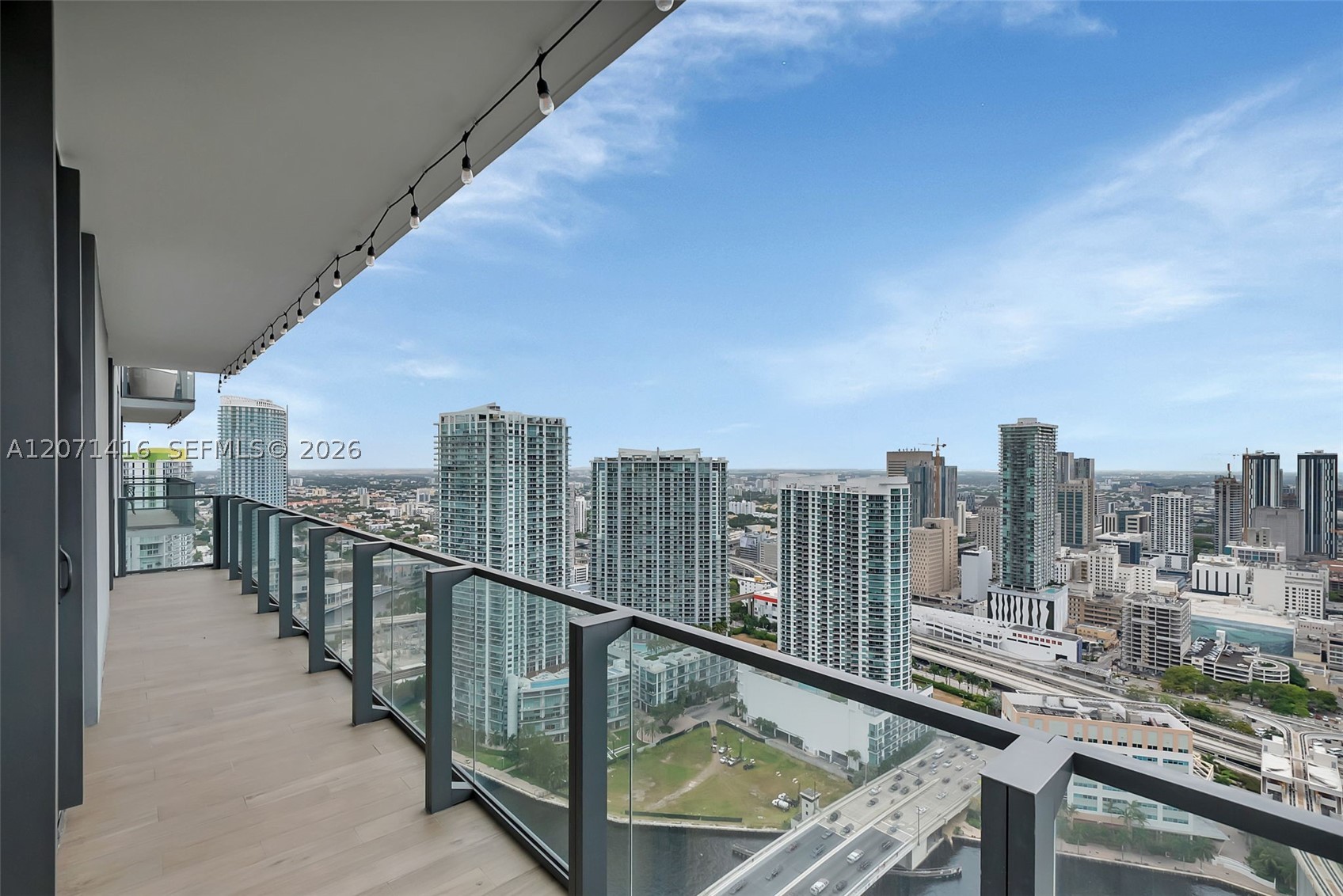 68 SE 6th St #3911, Miami FL 33131