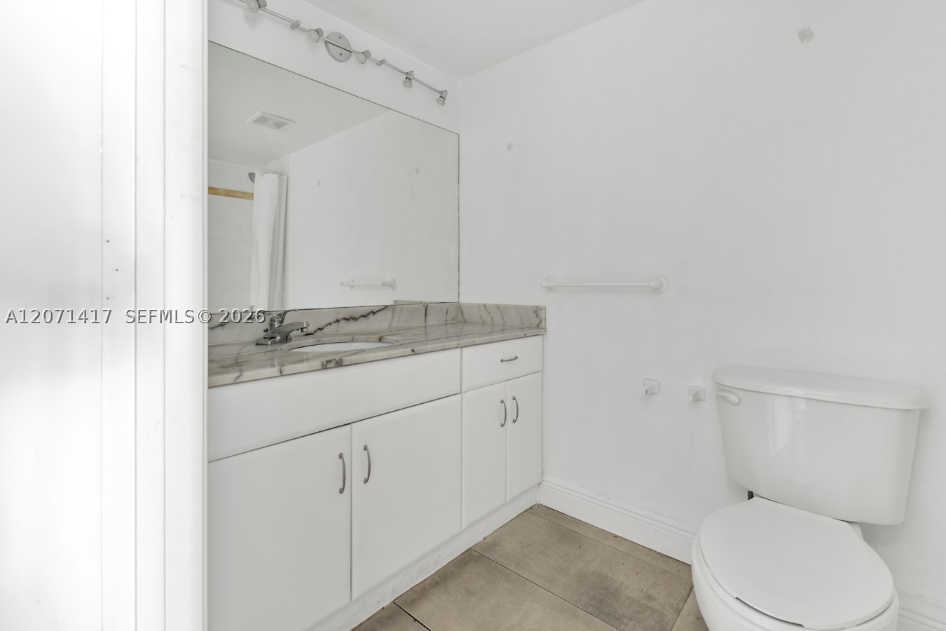 1200 Brickell Bay Dr #3310, Miami FL 33131