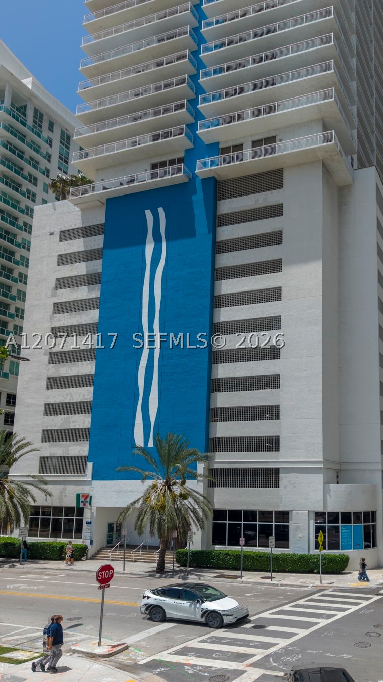 1200 Brickell Bay Dr #3310, Miami FL 33131