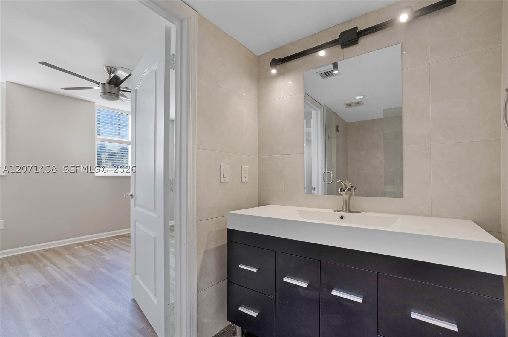 1200 Brickell Bay Dr #3001, Miami FL 33131