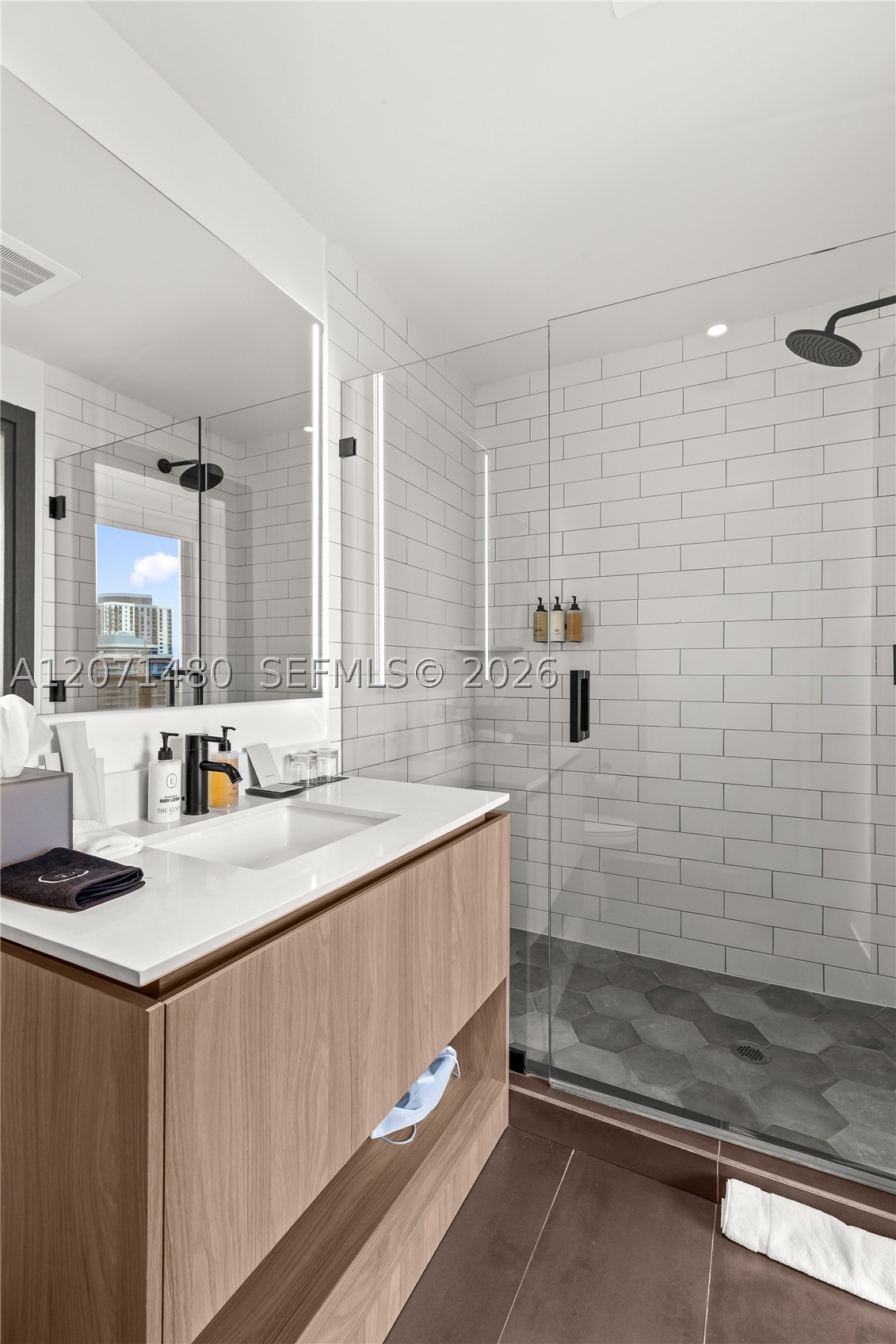 398 NE 5th St #2118, Miami FL 33132