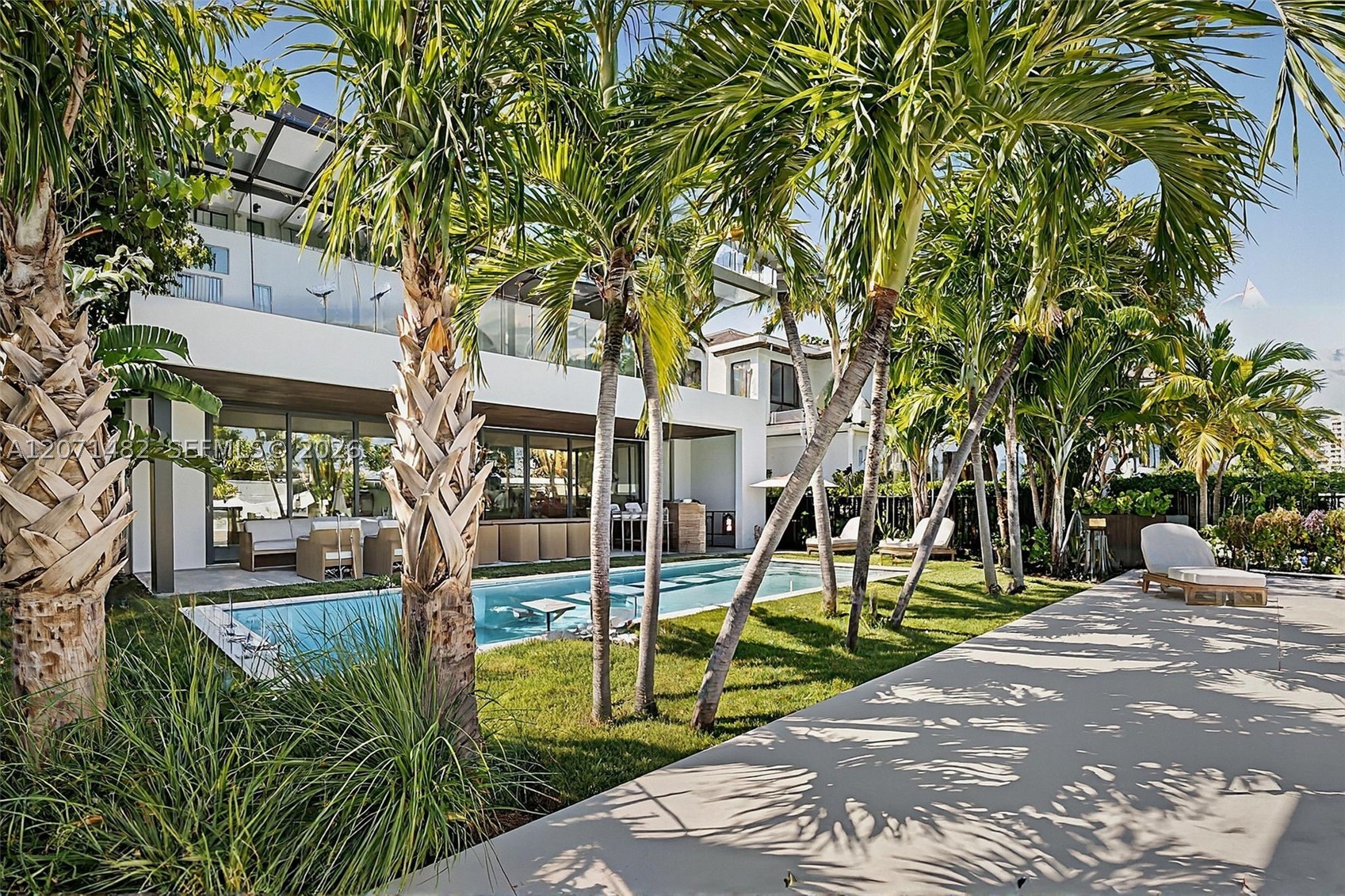620 Solar Isle Dr, Fort Lauderdale FL 33301