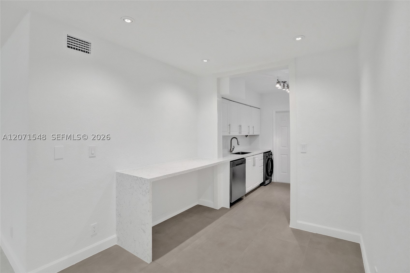 350 S Shore Dr #12, Miami Beach FL 33141