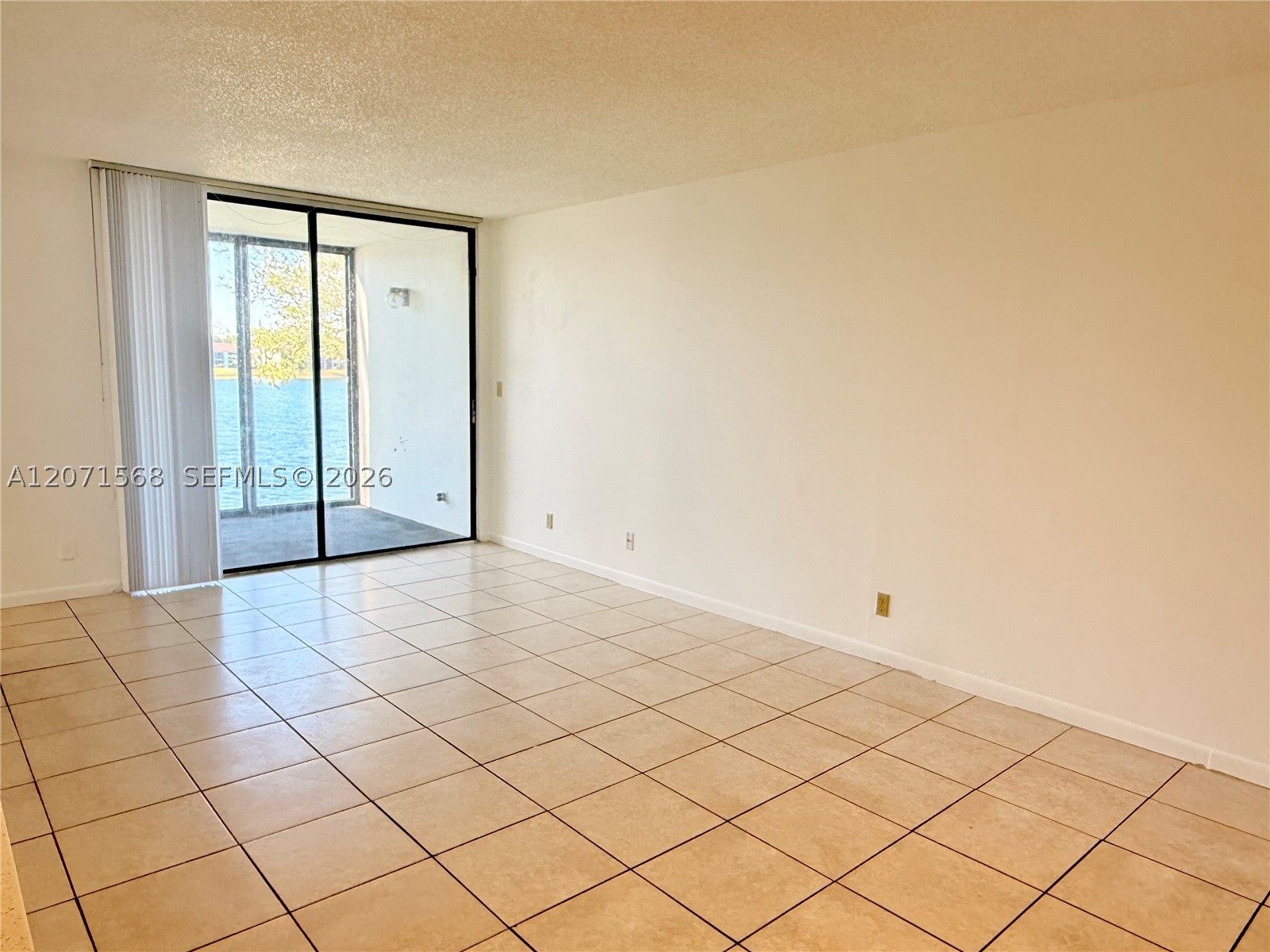 210 Lake Pointe Dr #210, Oakland Park FL 33309