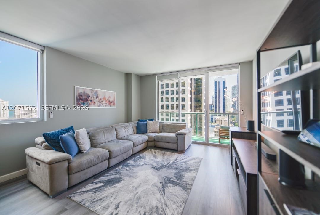 55 SE 6th St #2110, Miami FL 33131