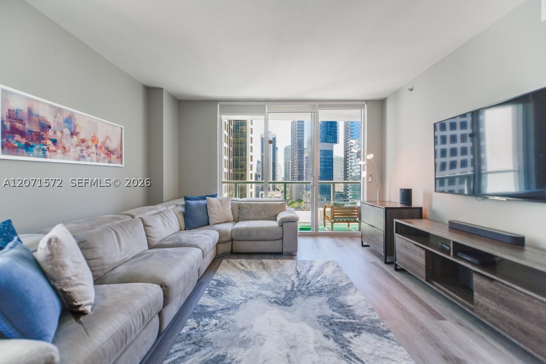 55 SE 6th St #2110, Miami FL 33131