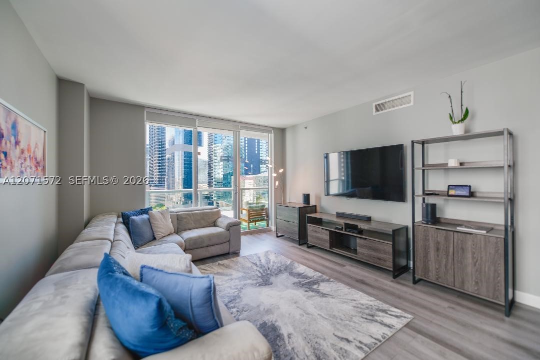 55 SE 6th St #2110, Miami FL 33131