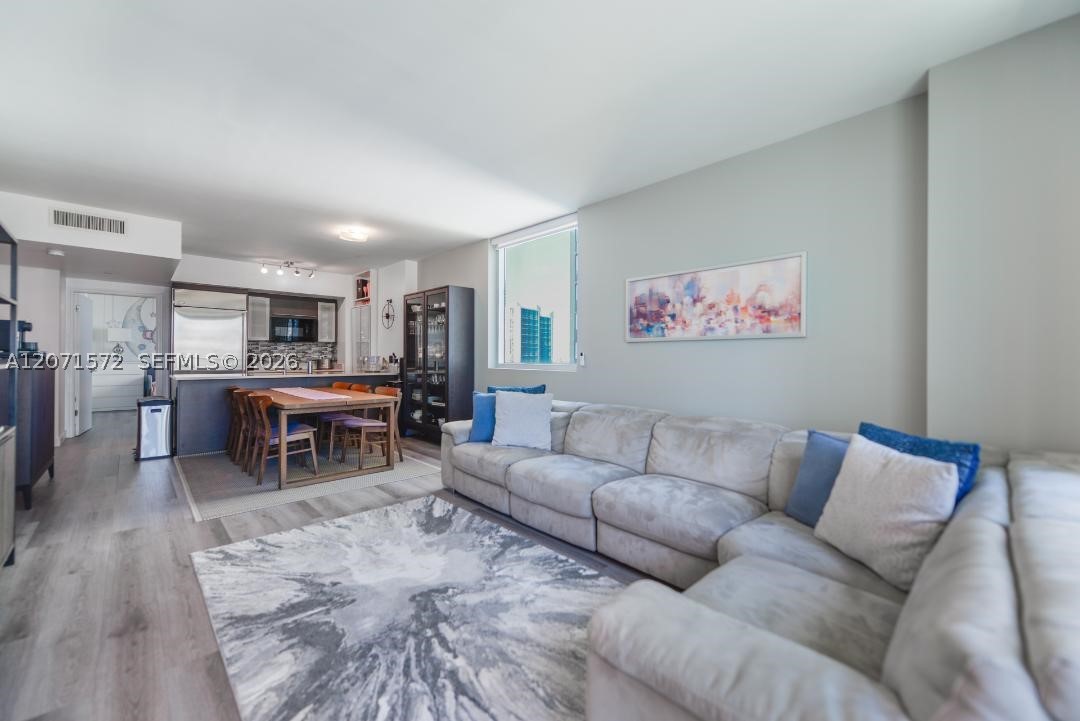 55 SE 6th St #2110, Miami FL 33131