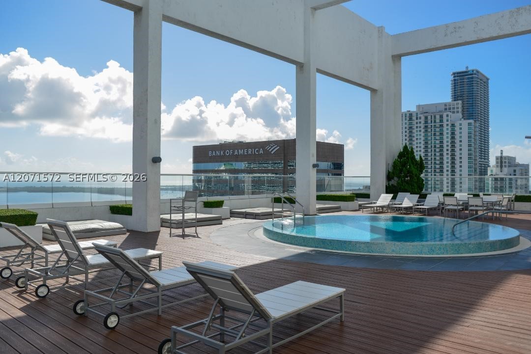 55 SE 6th St #2110, Miami FL 33131