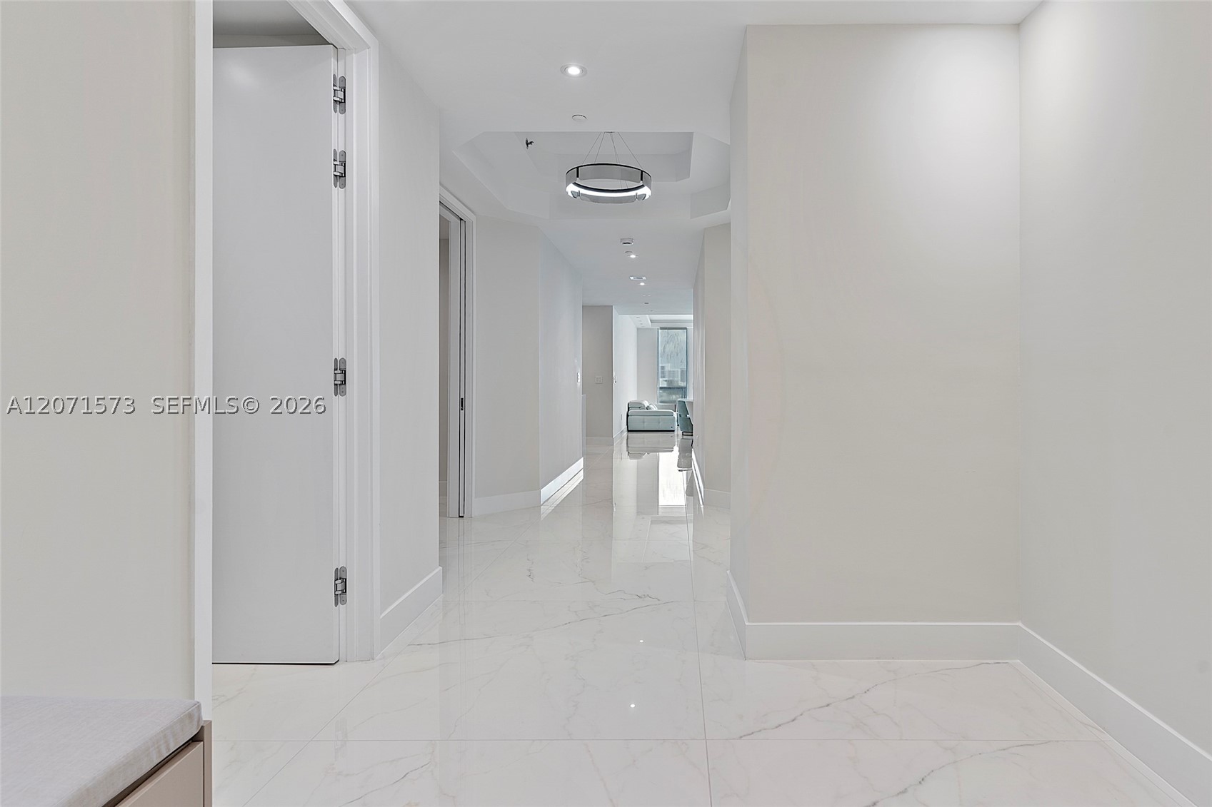 100 S Pointe Dr #910, Miami Beach FL 33139