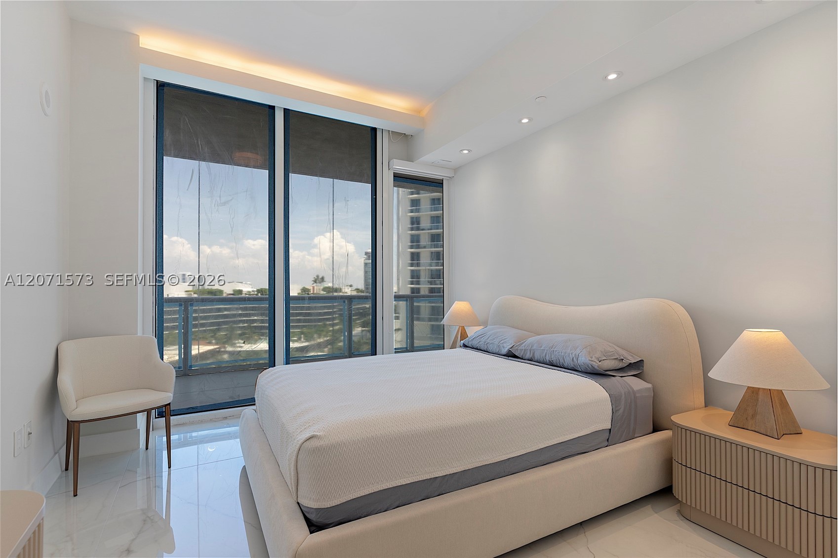 100 S Pointe Dr #910, Miami Beach FL 33139
