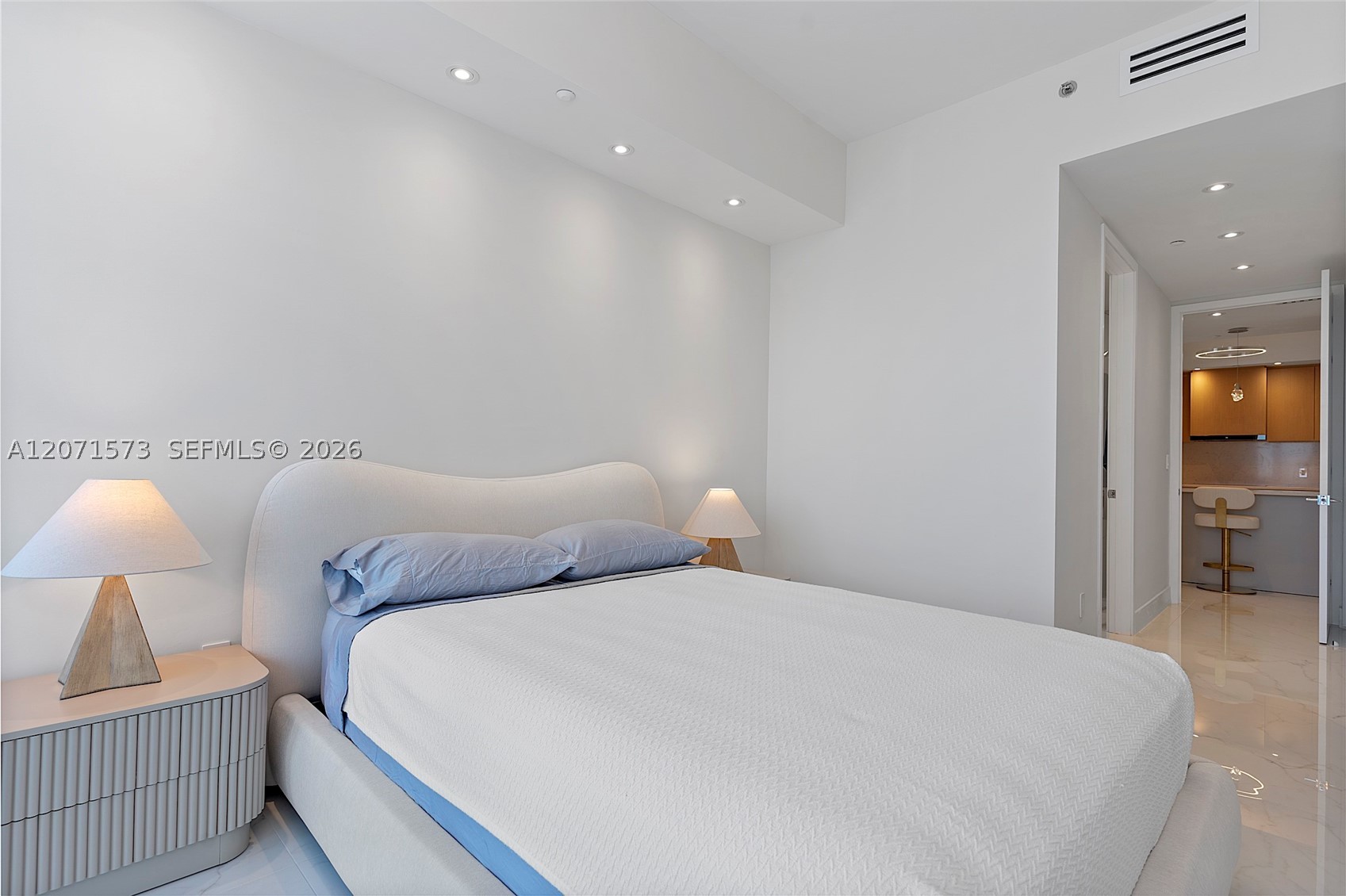 100 S Pointe Dr #910, Miami Beach FL 33139