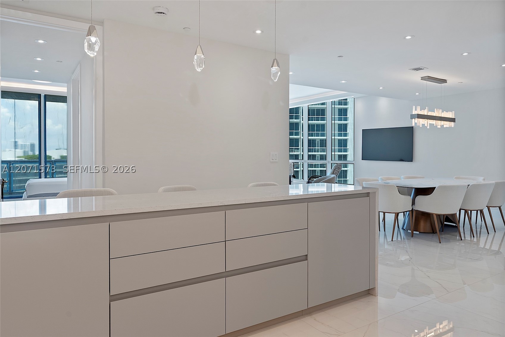100 S Pointe Dr #910, Miami Beach FL 33139