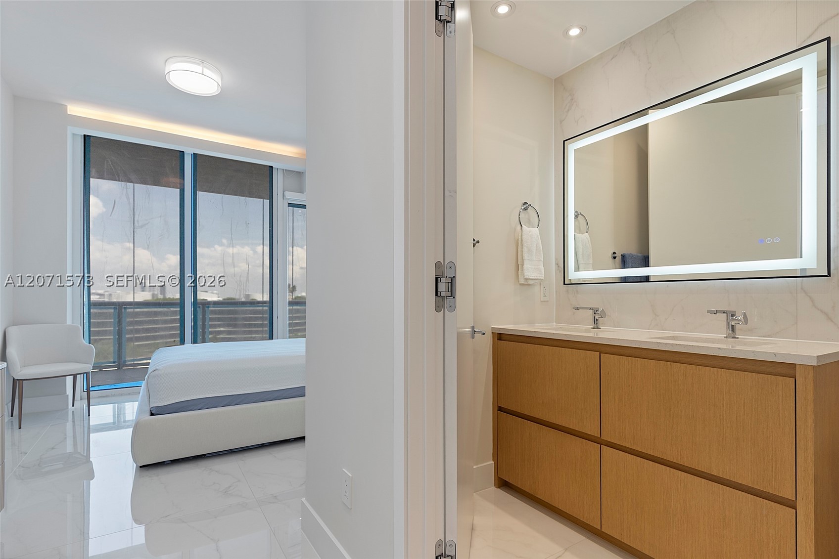 100 S Pointe Dr #910, Miami Beach FL 33139