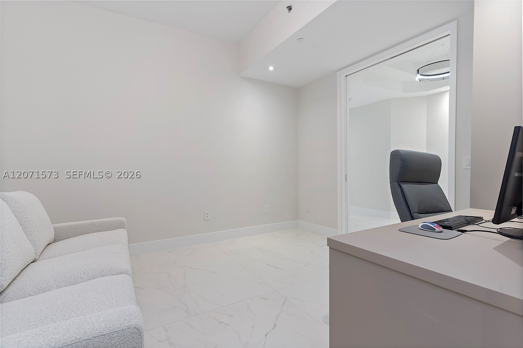 100 S Pointe Dr #910, Miami Beach FL 33139