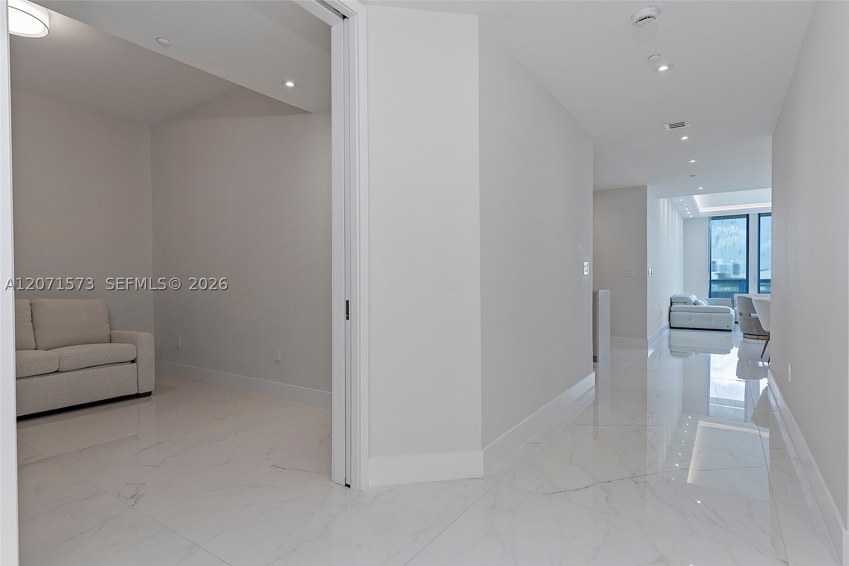 100 S Pointe Dr #910, Miami Beach FL 33139
