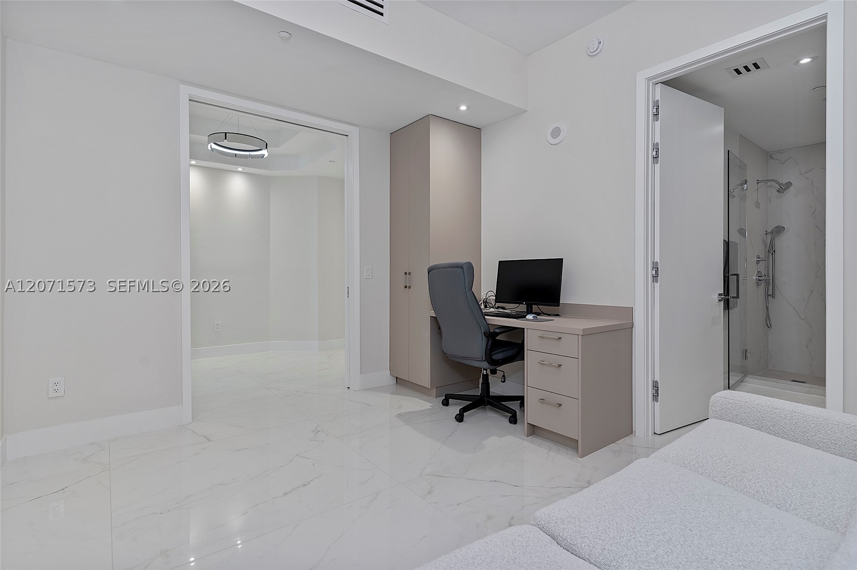 100 S Pointe Dr #910, Miami Beach FL 33139