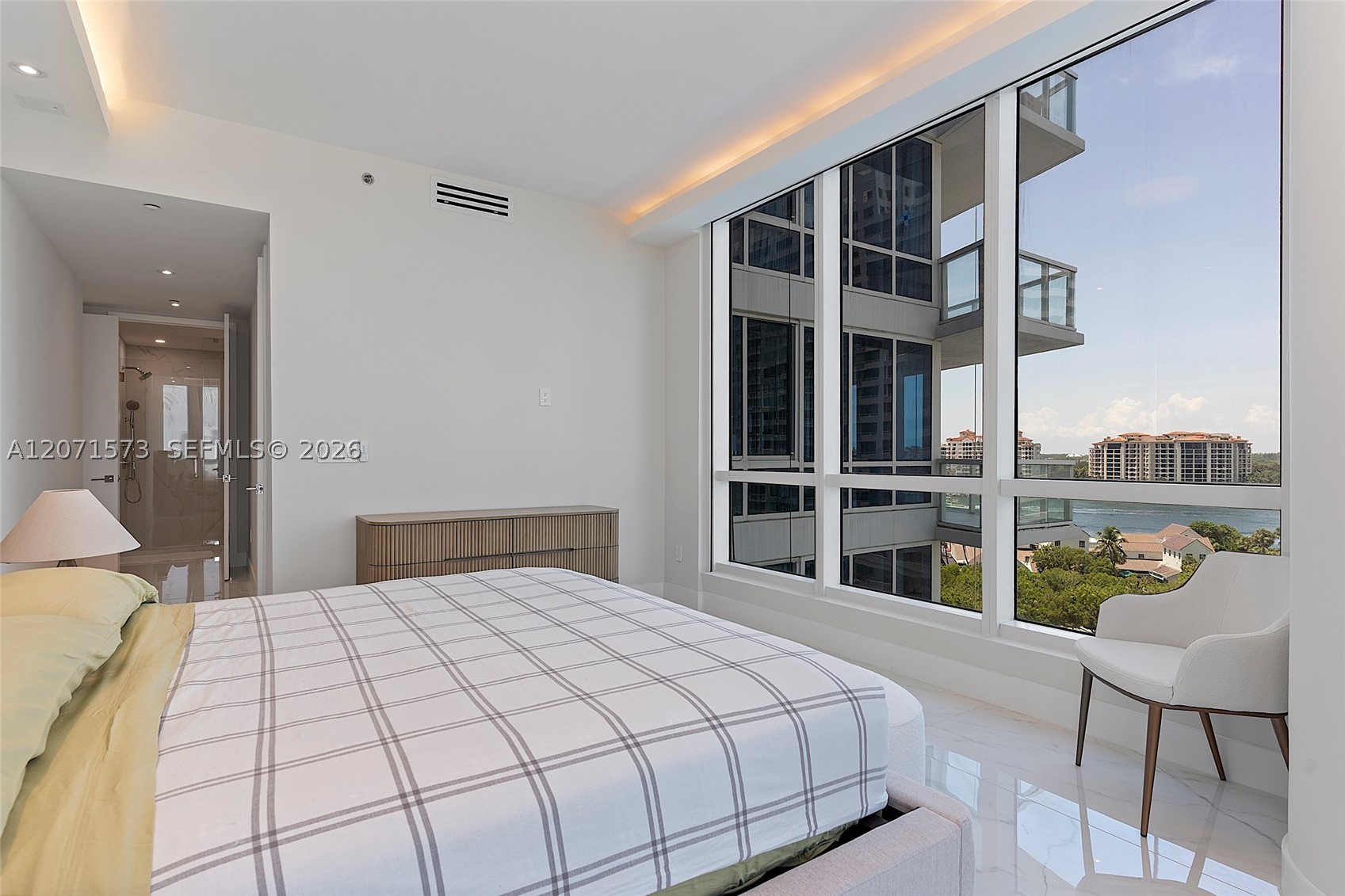 100 S Pointe Dr #910, Miami Beach FL 33139