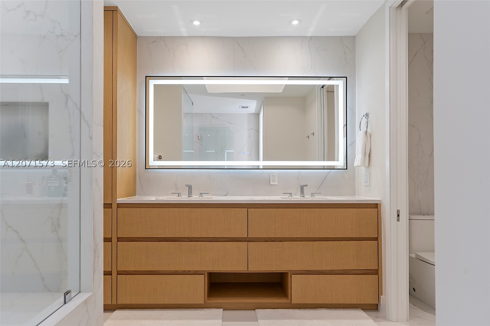 100 S Pointe Dr #910, Miami Beach FL 33139