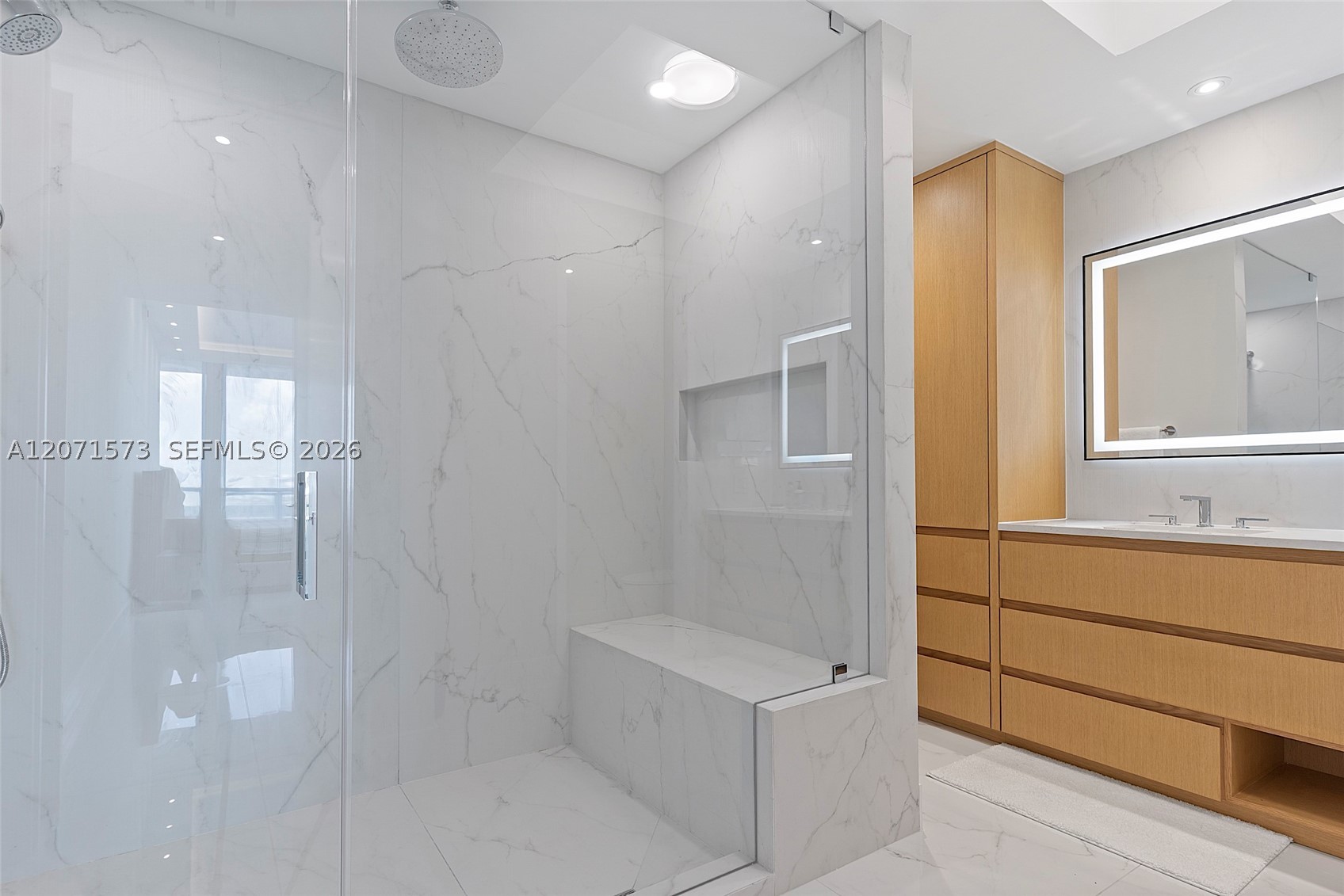 100 S Pointe Dr #910, Miami Beach FL 33139