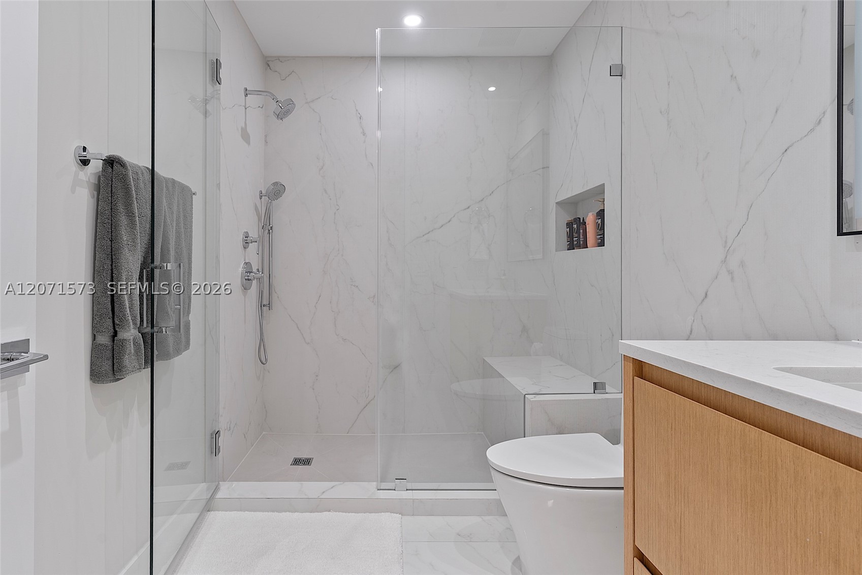 100 S Pointe Dr #910, Miami Beach FL 33139