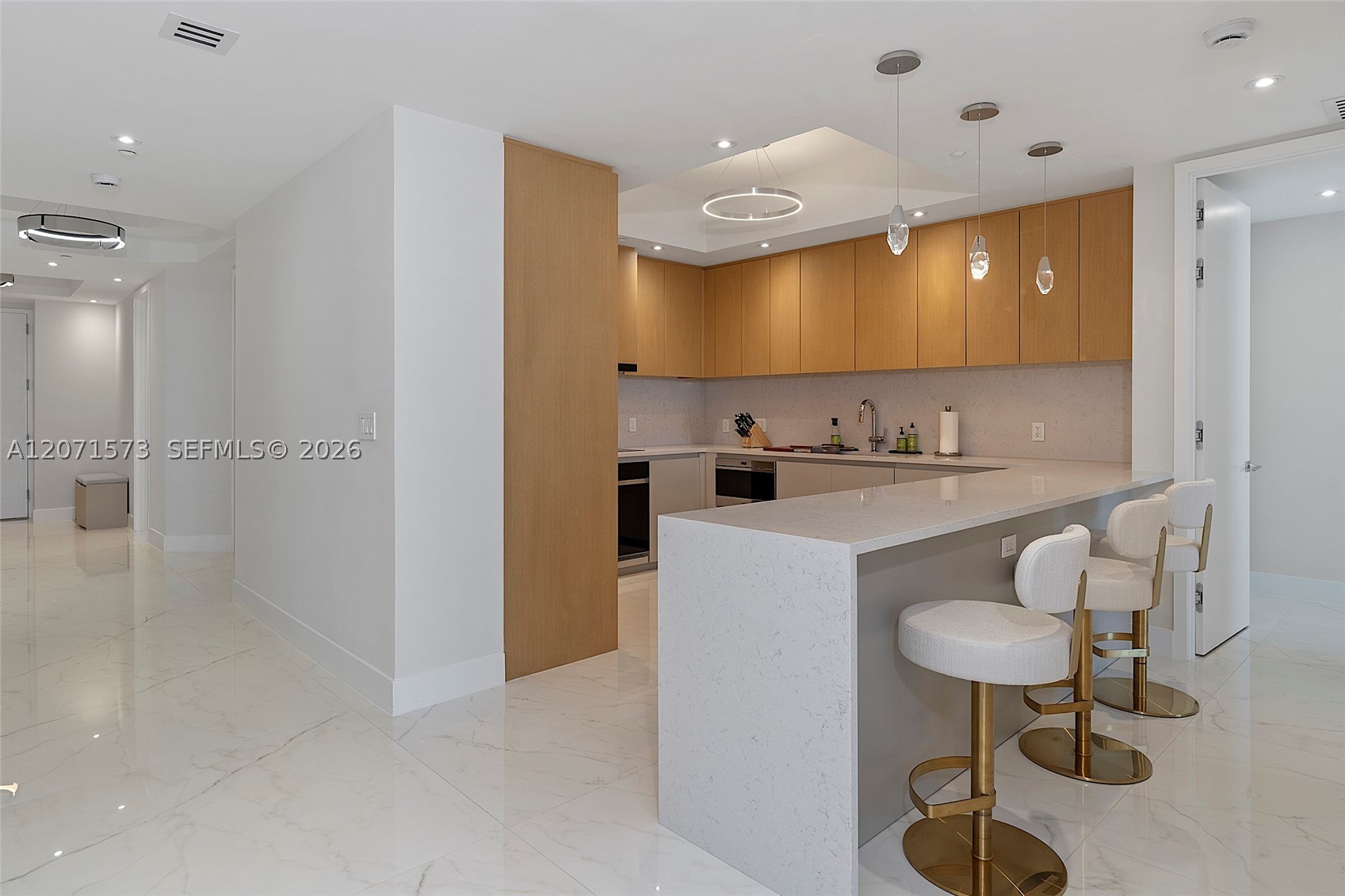 100 S Pointe Dr #910, Miami Beach FL 33139