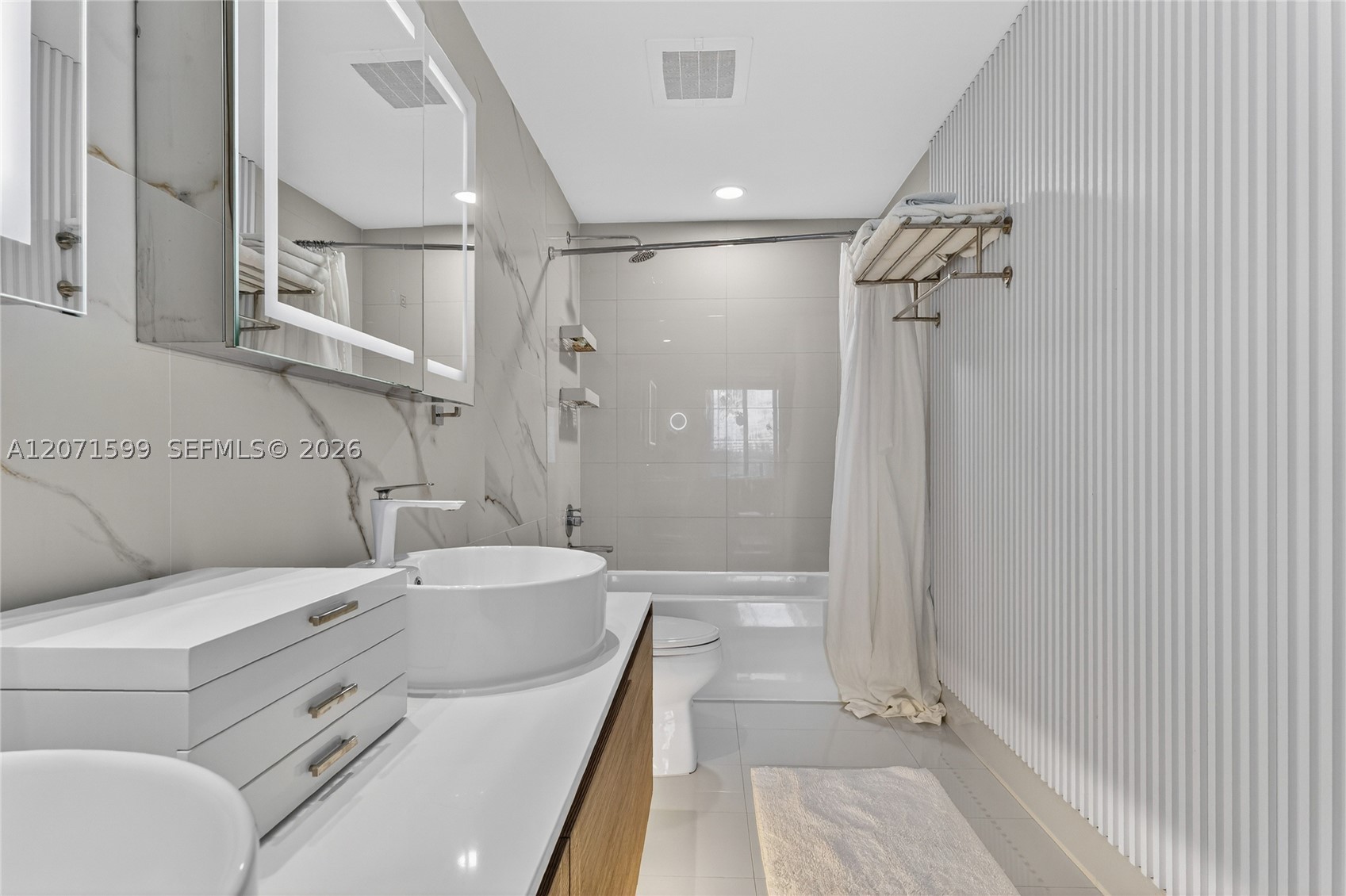 121 NE 34th St #L305, Miami FL 33137