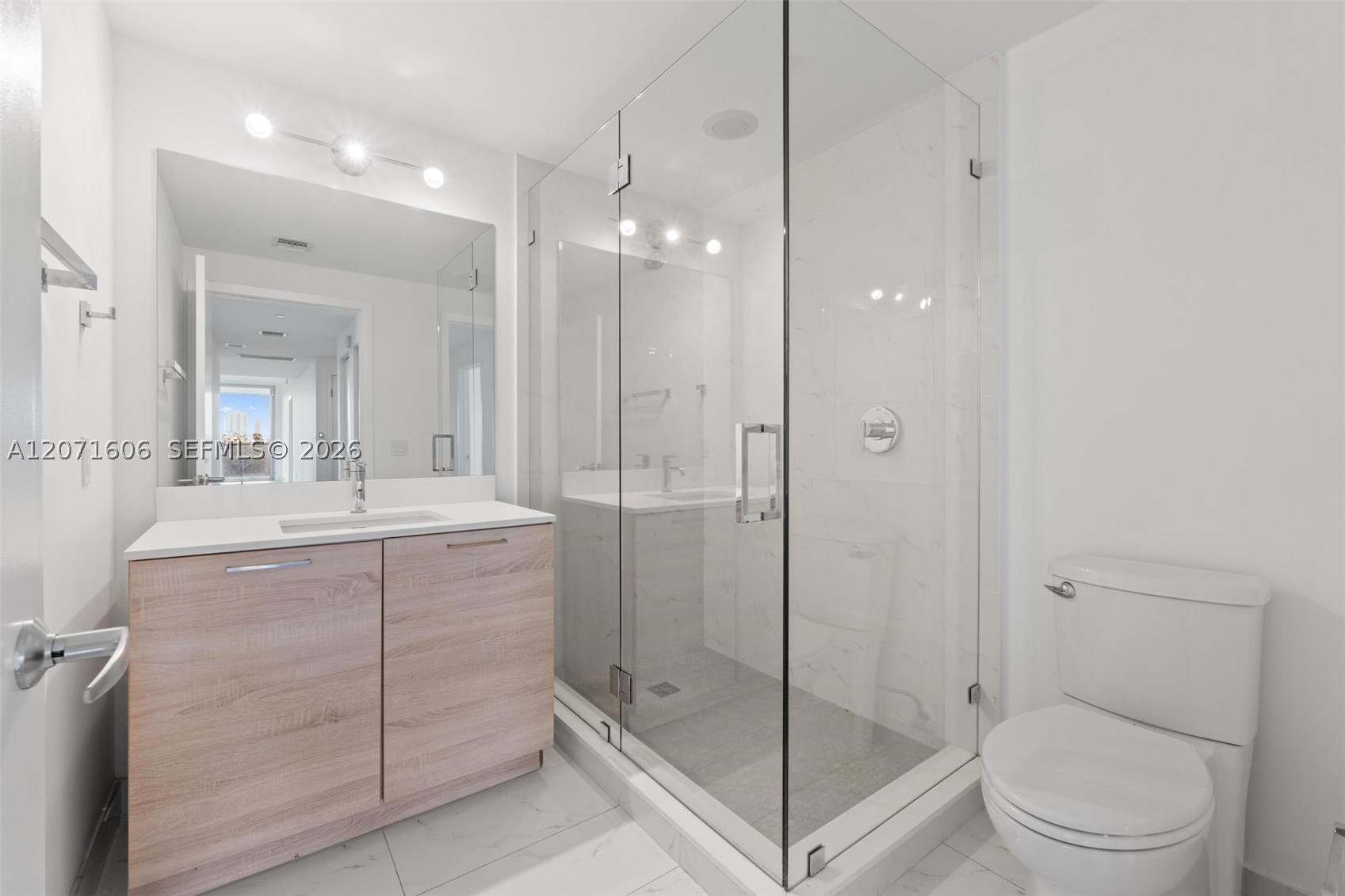 16385 Biscayne Blvd #521, North Miami Beach FL 33160