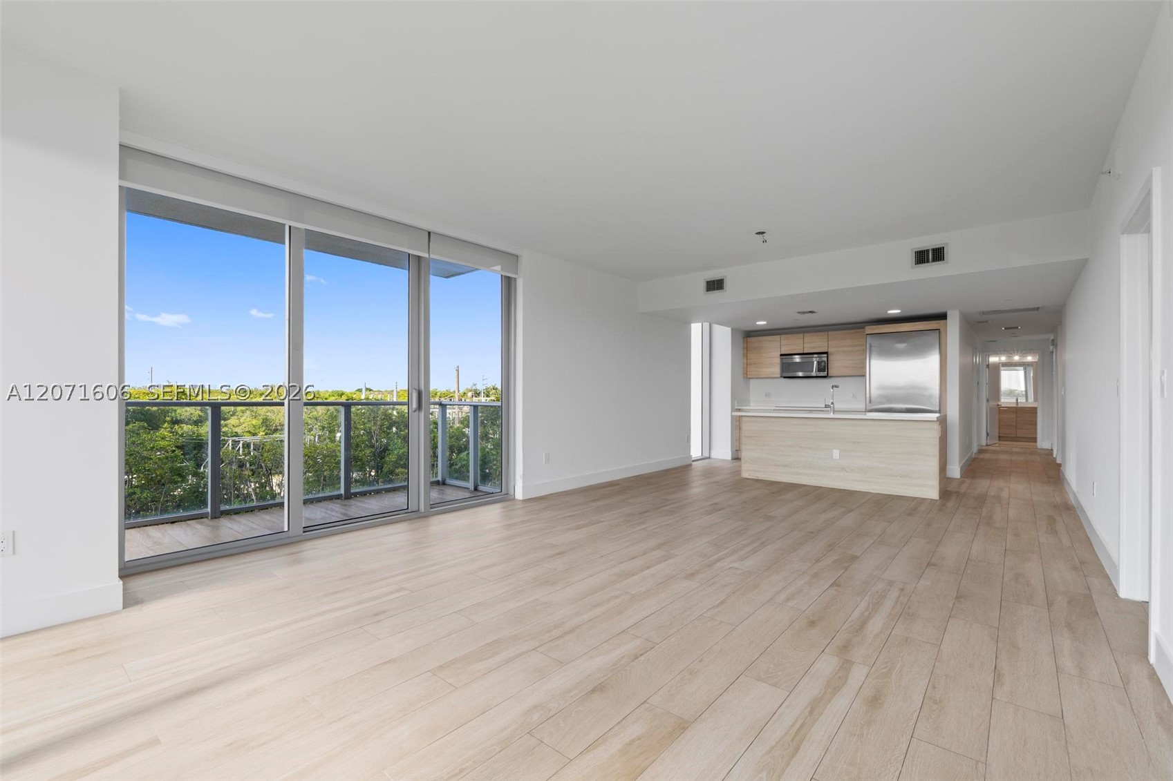 16385 Biscayne Blvd #521, North Miami Beach FL 33160