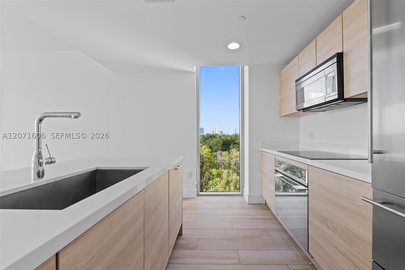 16385 Biscayne Blvd #521, North Miami Beach FL 33160