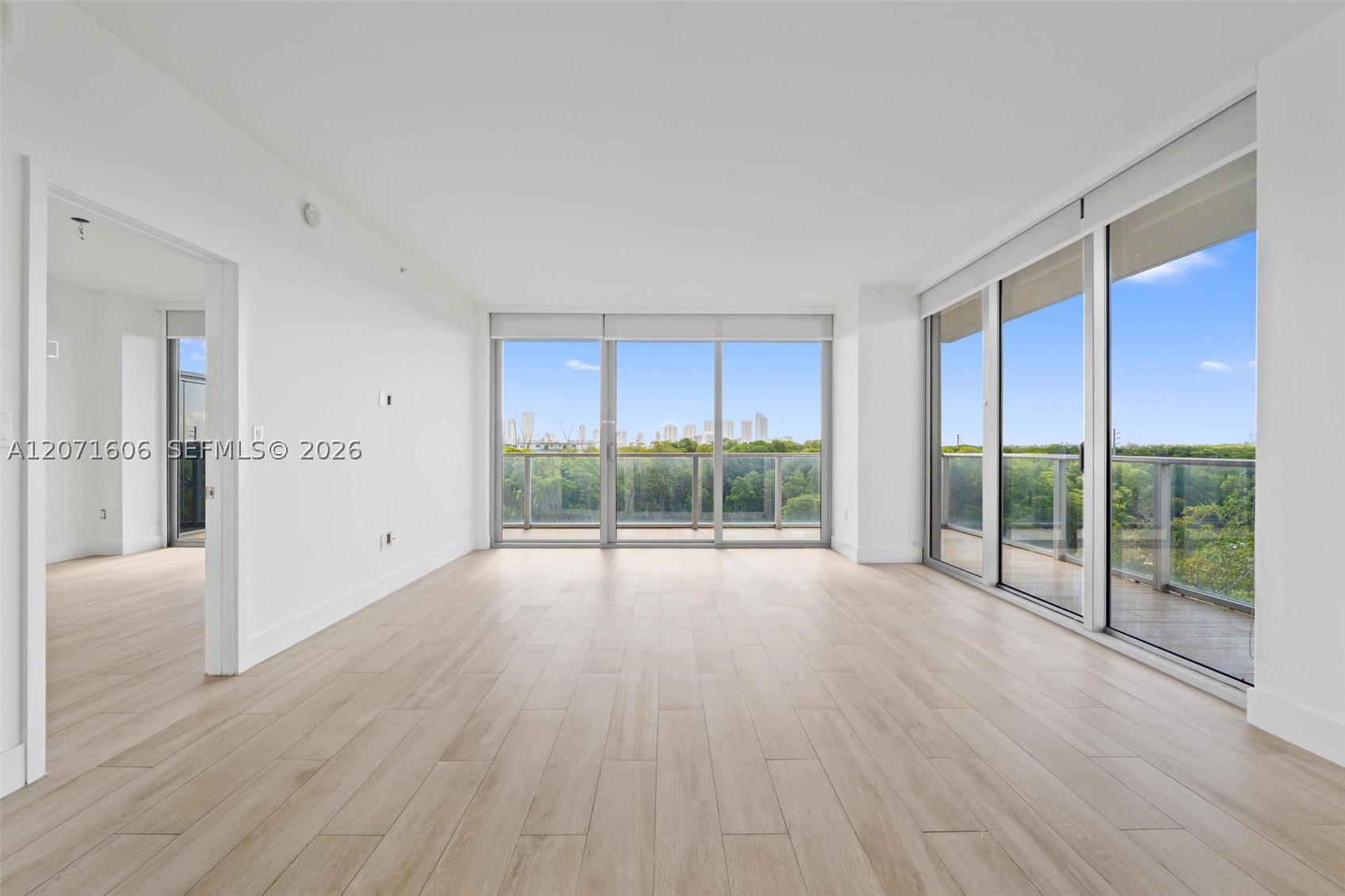 16385 Biscayne Blvd #521, North Miami Beach FL 33160