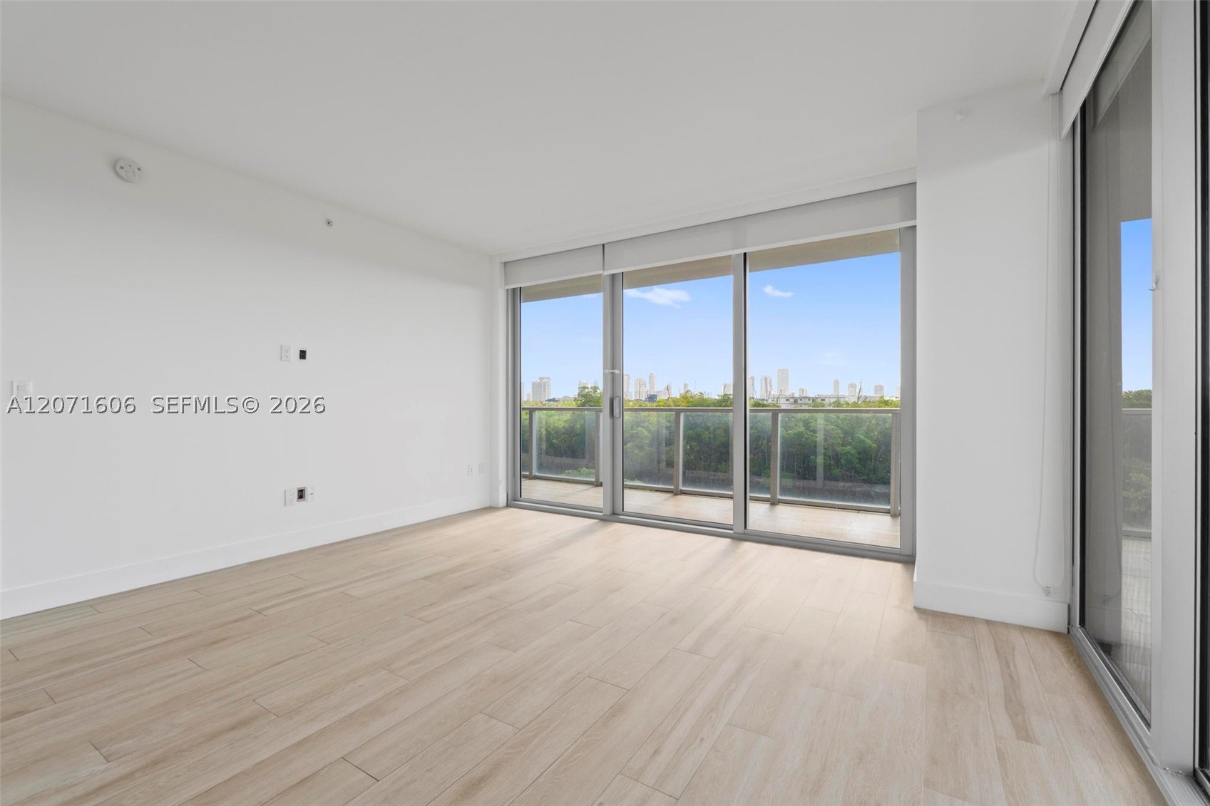 16385 Biscayne Blvd #521, North Miami Beach FL 33160