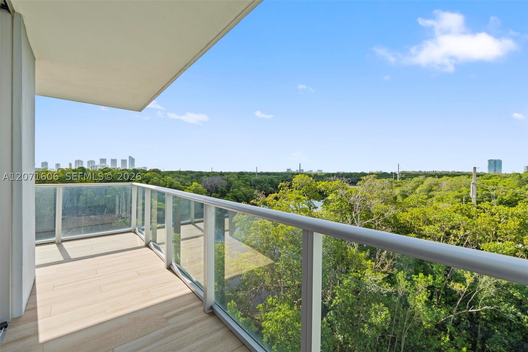 16385 Biscayne Blvd #521, North Miami Beach FL 33160