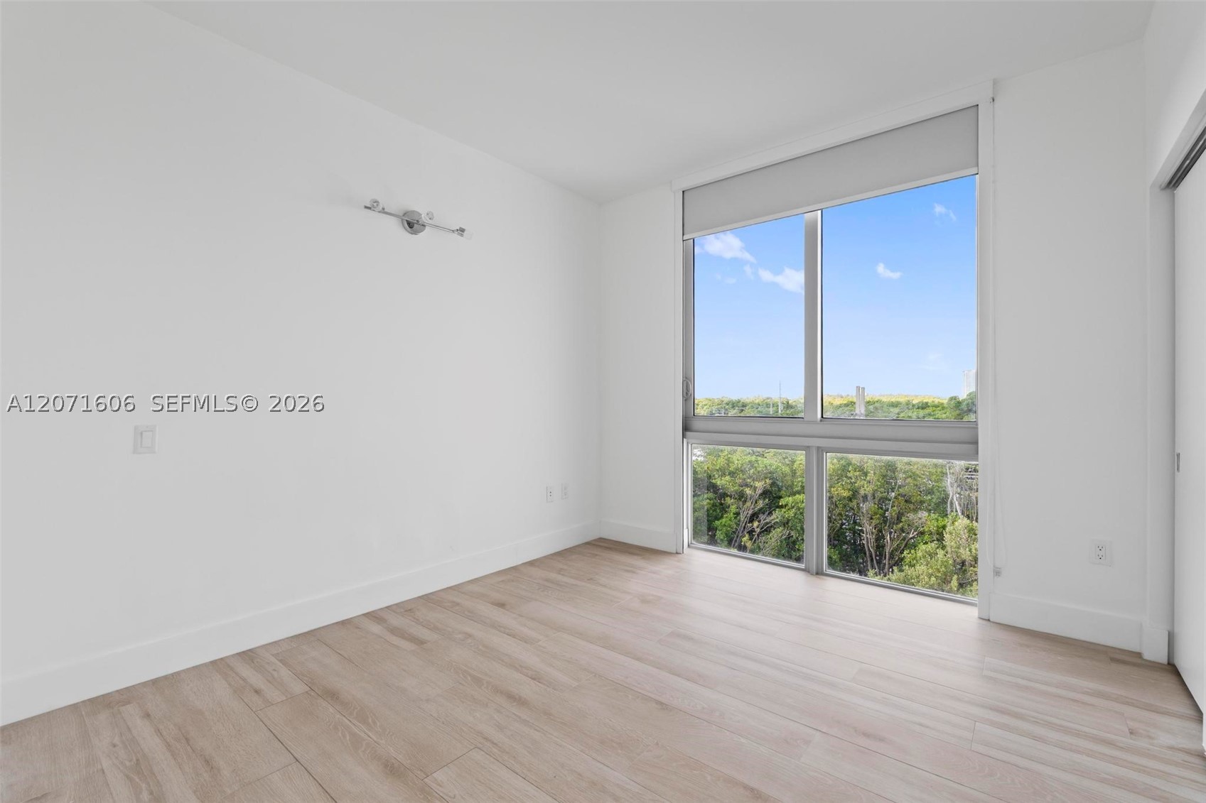 16385 Biscayne Blvd #521, North Miami Beach FL 33160