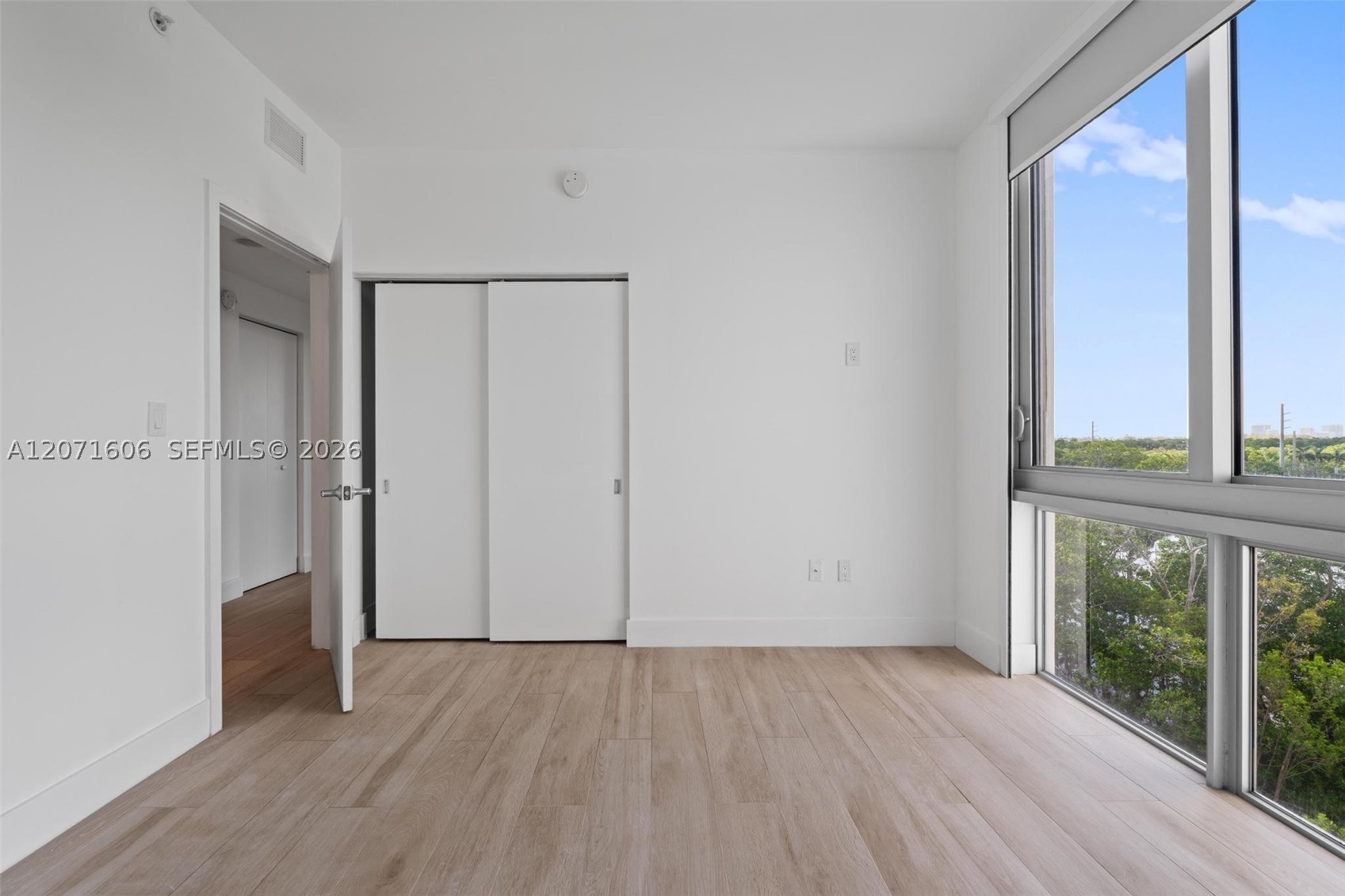 16385 Biscayne Blvd #521, North Miami Beach FL 33160