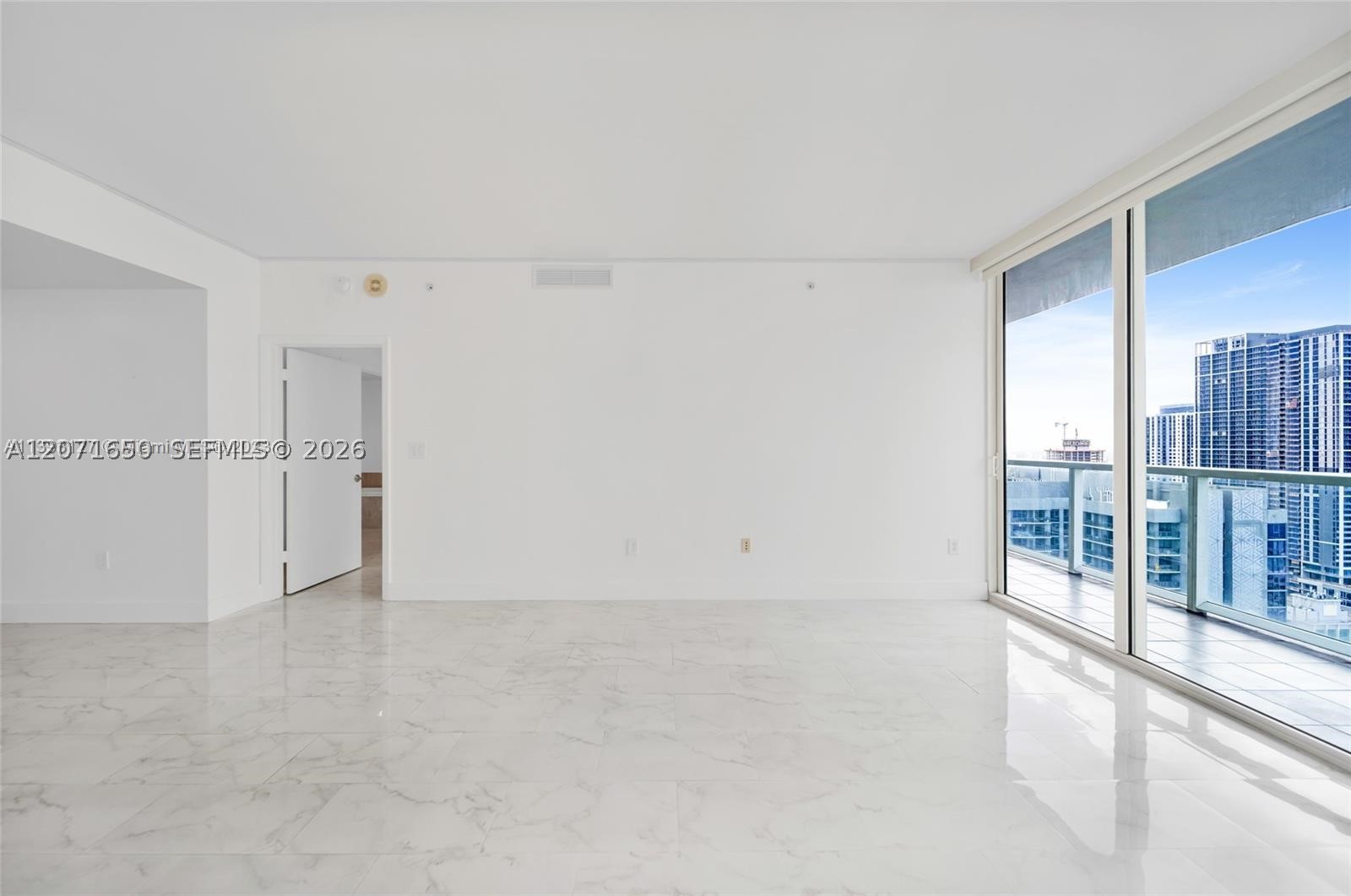 244 Biscayne Blvd #3704, Miami FL 33132
