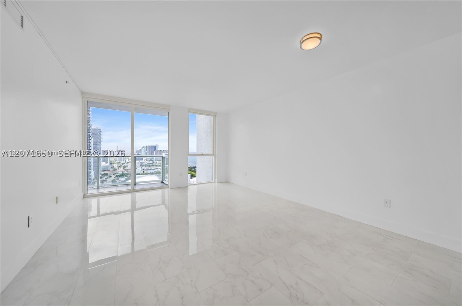 244 Biscayne Blvd #3704, Miami FL 33132