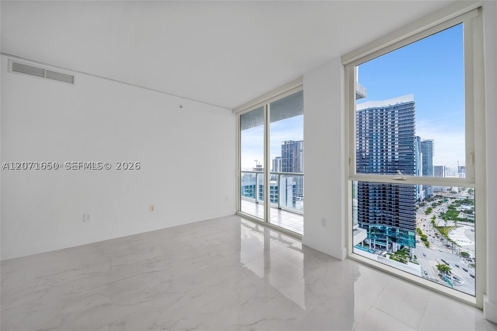 244 Biscayne Blvd #3704, Miami FL 33132