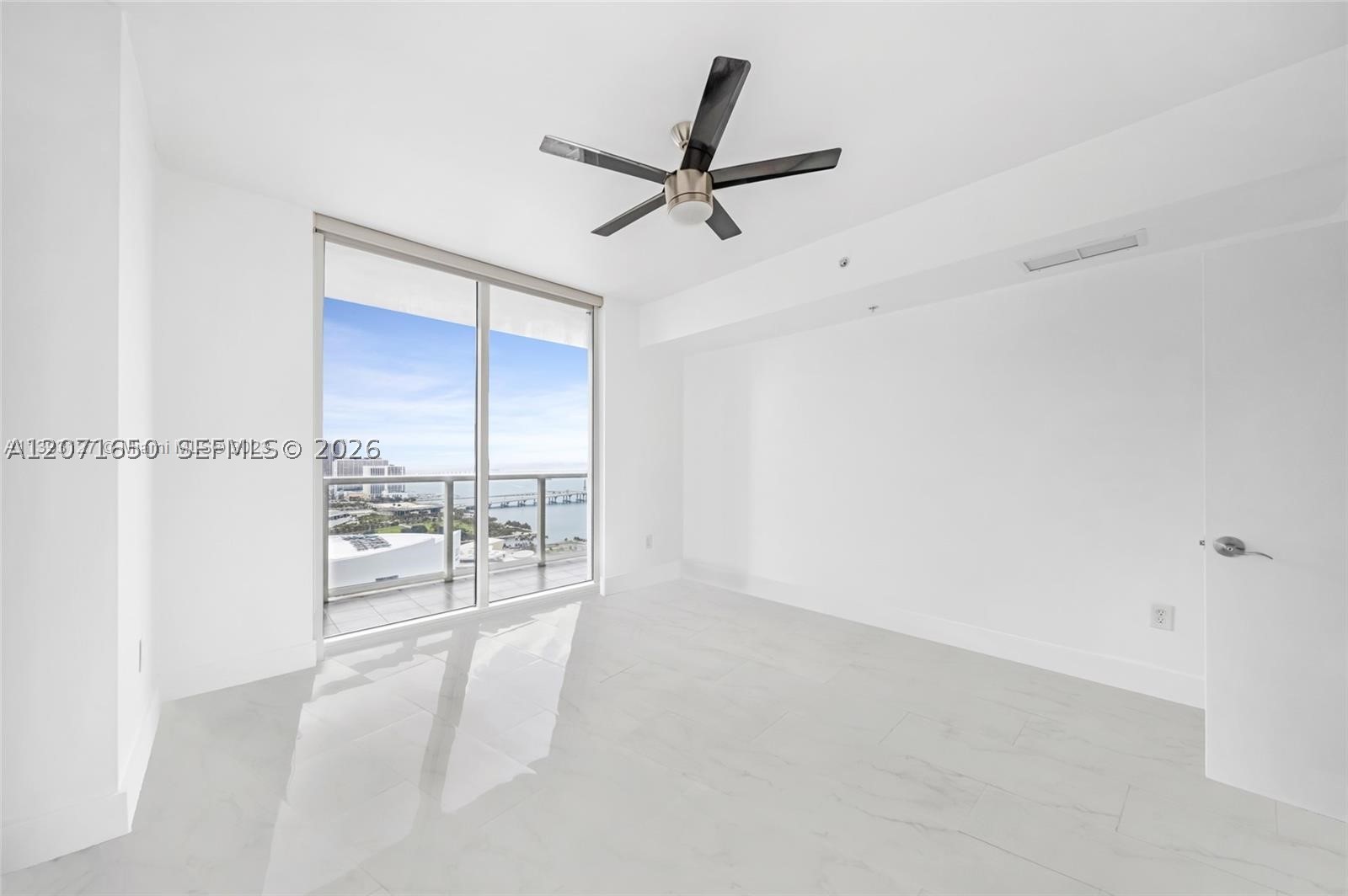 244 Biscayne Blvd #3704, Miami FL 33132