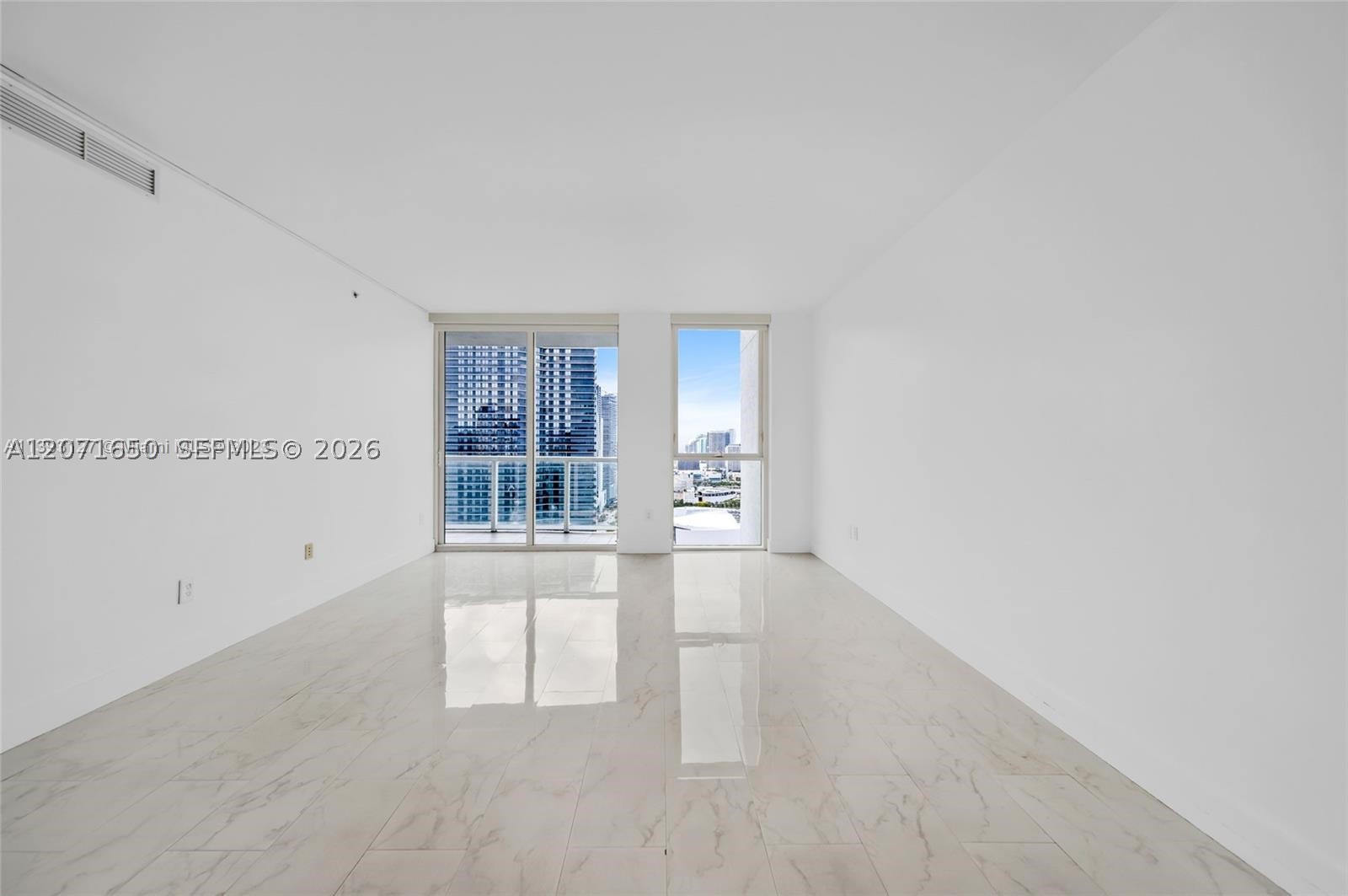 244 Biscayne Blvd #3704, Miami FL 33132