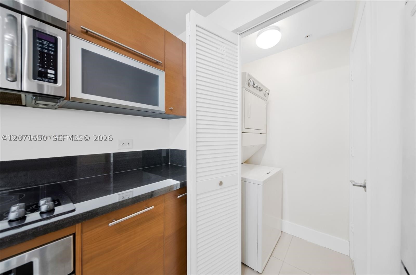 244 Biscayne Blvd #3704, Miami FL 33132