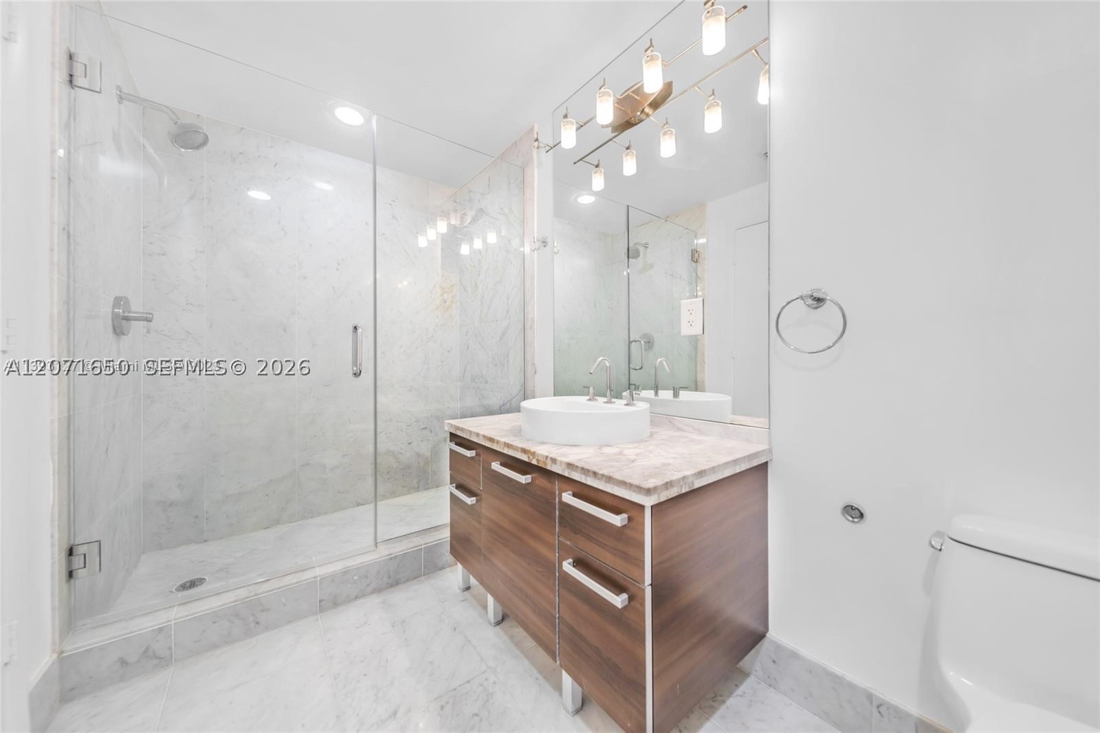 244 Biscayne Blvd #3704, Miami FL 33132