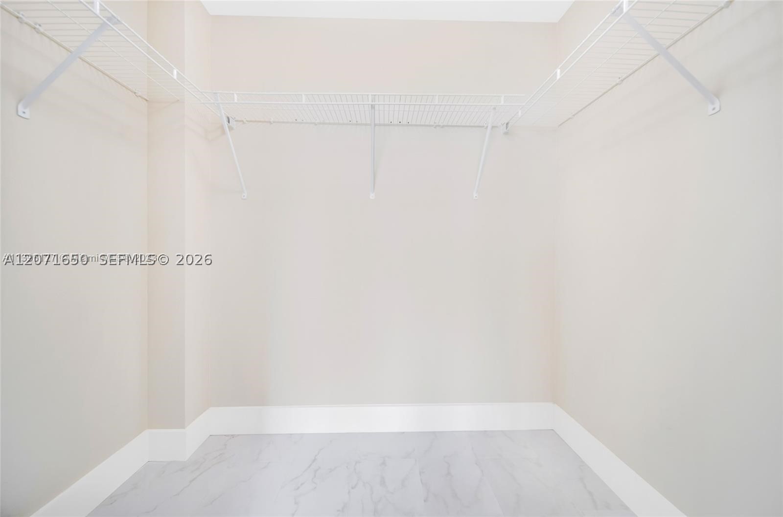 244 Biscayne Blvd #3704, Miami FL 33132