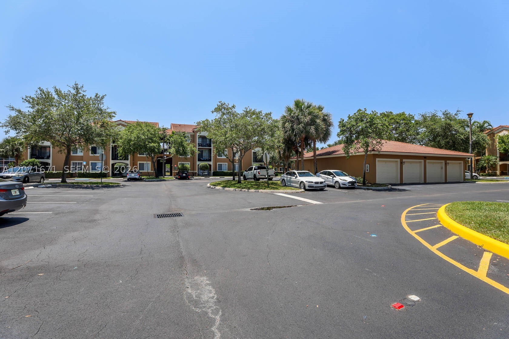 8050 N Nob Hill Rd #106, Tamarac FL 33321