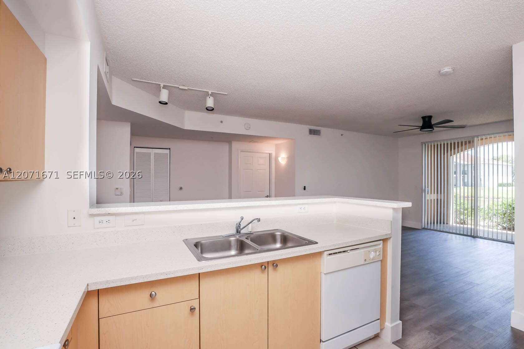 8050 N Nob Hill Rd #106, Tamarac FL 33321