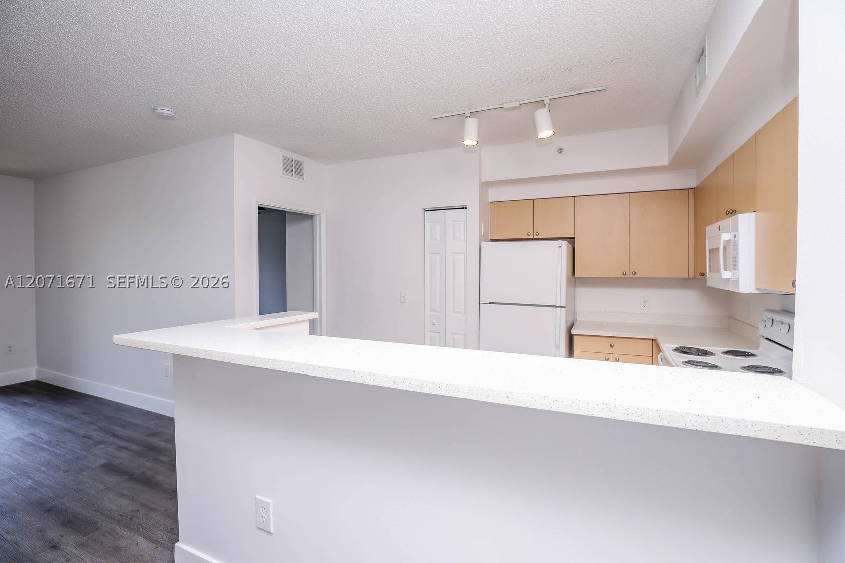 8050 N Nob Hill Rd #106, Tamarac FL 33321