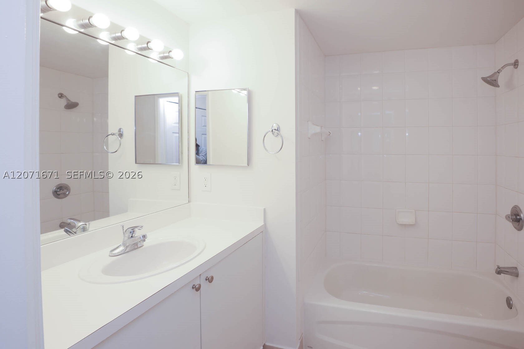 8050 N Nob Hill Rd #106, Tamarac FL 33321