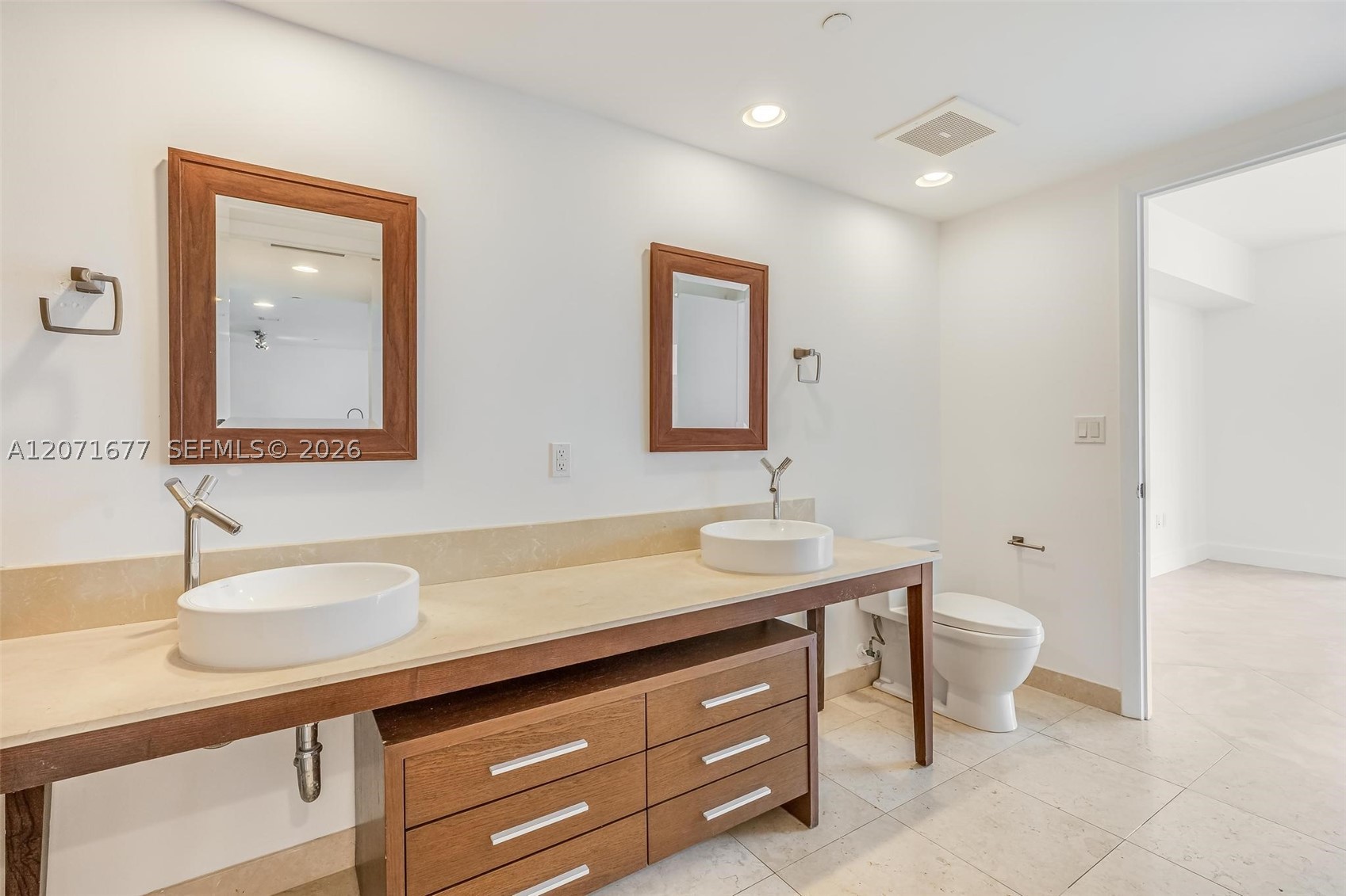 475 Brickell Ave #3811, Miami FL 33131