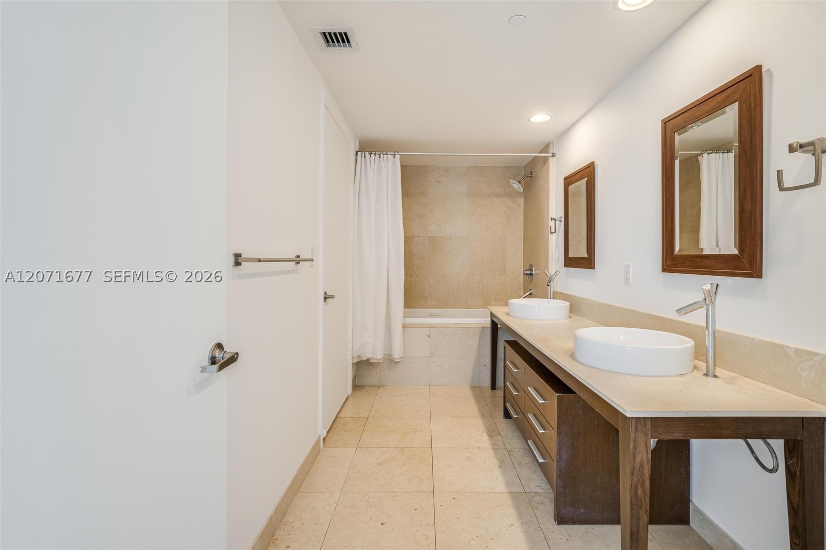 475 Brickell Ave #3811, Miami FL 33131